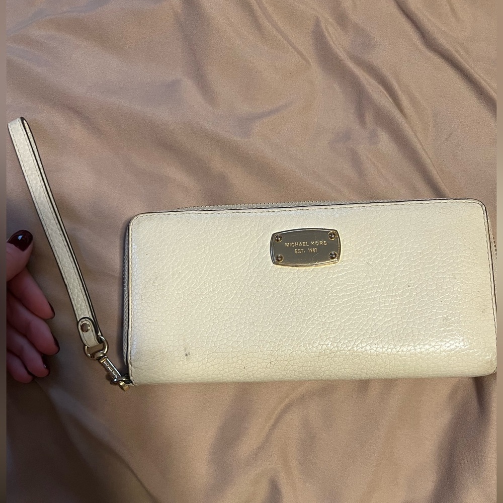 Micheal Kors wristlet